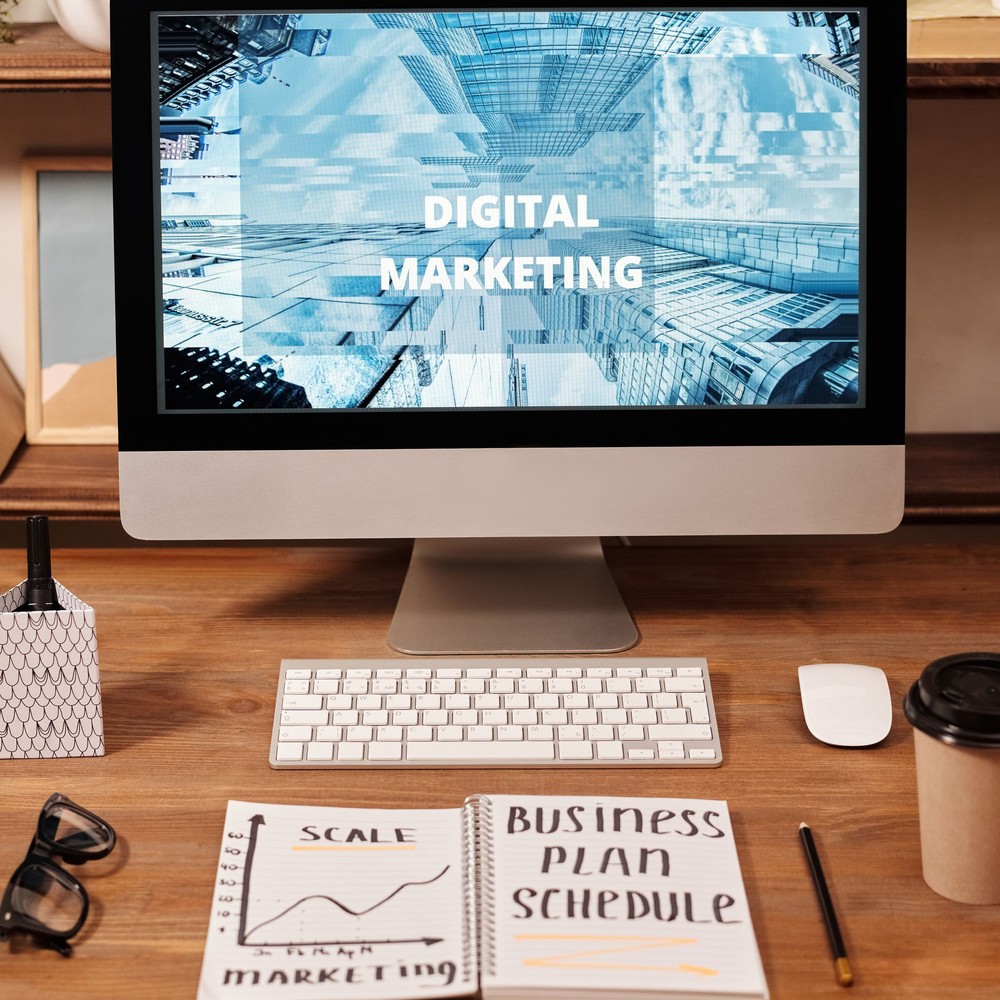 Email, influencer & telemarketing
